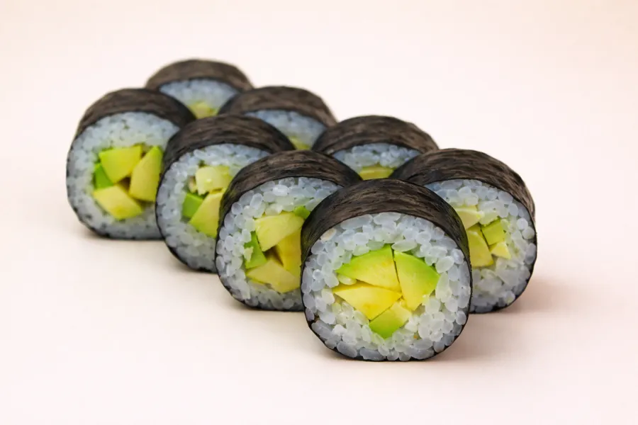 Ролл с авокадо