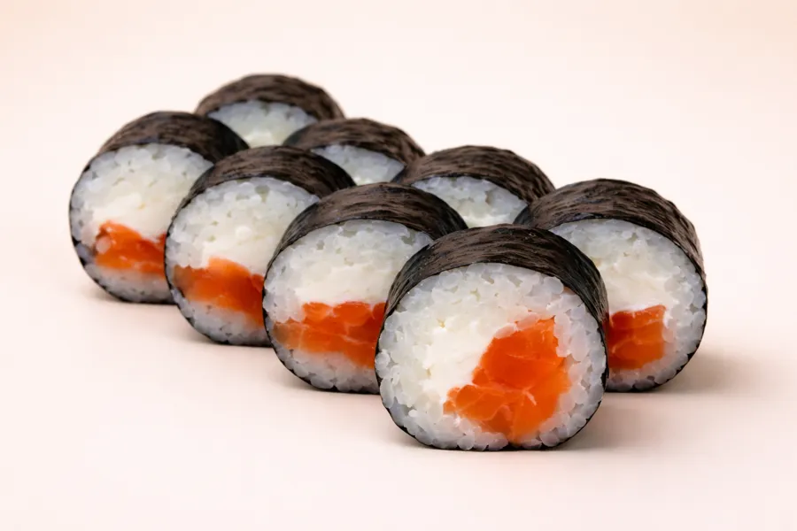 Ролл с лососем и сыром