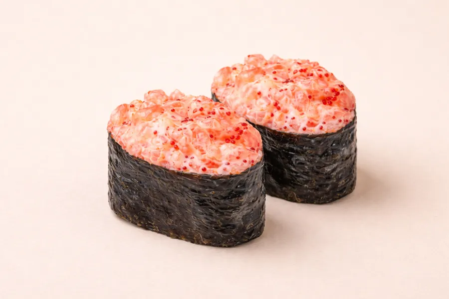 Гункан со спайси лососем